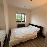 Spacious Double Near Train Station