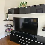 House With Secure Free Parking & Garden