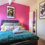 Tudors Esuites Central 5 Bedroom House