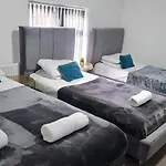Tudors Esuites Budget Apartments