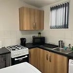 Tudors Esuites Budget Apartments