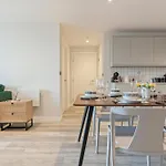 Meadow Haven 2 Bath 2 Bed - Onstreet Park- Netflix