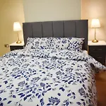 Birmingham City Centre Bedroom, Parking, Wifi, Kitchen, Living Room
