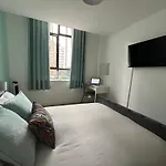 Central Birmingham Modern Apt