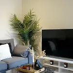 Modern Spacious Apartment In Digbeth With Balcony - Netflix, Youtube, Amazon Tv, Superfast Wifi - Just 10 Mins To Birmingham Centre, Bullring, Train, Coach Station And Birmingham Fc