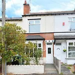 Free Parking Private 4 Bedroom Central House