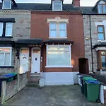 One-Bedroom Flat With Parking And Garden