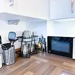 Optimal Luxury Stay For Contractors And Large Groups 3 Bedroom 2 Bath - Sleep Unto 9 Guests- 5 Mins Drive To The City Centre Pets Allowed -- Free Parking Onsite