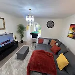 Cozy 3 Bedroom House In Birmingham With Pool Table