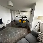 Modern 2-Bedroom Kingsize Apartment City Centre
