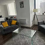 Modern 2-Bedroom Kingsize Apartment City Centre