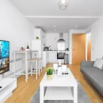 City Centre Apartment - Juliette Balcony - Fast Wifi 19A