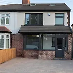 Large Stylish House Close To Birmingham City Centre