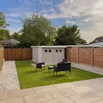 Large Stylish House Close To Birmingham City Centre