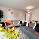 3Br House With 3 Bathrooms - Families - Professionals - Relocators - Nec - Bhx - Hs2 - Jlr - Travel Cot Available - Pets Welcome - Free Parking