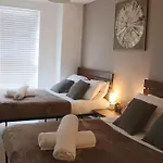 Truffle Suite -City Centre Sleeps Upto 6 - Near Utilita Arena, Icc - Pool Table & Free Wifi