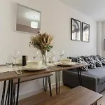 Truffle Suite -City Centre Sleeps Upto 6 - Near Utilita Arena, Icc - Pool Table & Free Wifi
