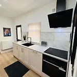 R4 Luxury Studio En-Suite Room In Harborne Lane By Queen Elizabeth Hospital