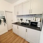 R4 Luxury Studio En-Suite Room In Harborne Lane By Queen Elizabeth Hospital
