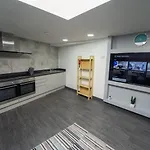 Captivating 1-Bed Studio In Birmingham