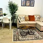 City Nearby - Parking - Wifi - Garden - Sleeps 4