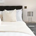 Luxury Two Bedroom - City Centre - New Executive Development - Top Rated - Jq 6Ah