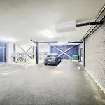Modern 2 Bed Apartment With Central Location