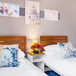 Chinese Suite - Sleeps/8 + Free Parking + Games + Netflix- Coffee Machine 家庭