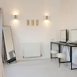 Spacious 4Br 4Ba Gated Townhouse With Balconies, Central Jq