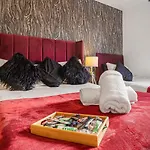 Oceanic Bliss: 2 Bed 2 Bath + Free Park + Netflix