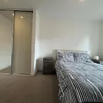 Stylish City Centre 1Bd Apartment 0.6M Train Sta