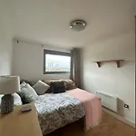 Stunning Modern 2 Bed Apartment With City Views