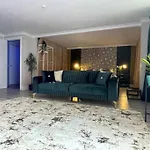 The Exclusive Jacuzzi Apartment