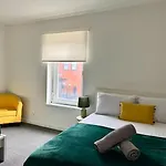 Cosy 3 Bed Home, Near Bham City Centre, Sleeps 8