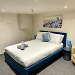 Cosy 3 Bed Home, Near Bham City Centre, Sleeps 8