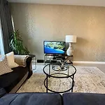 Luxury 2 Bed 2 Bath Apartment With Balcony, Fast Wifi In Birmingham City Centre