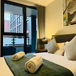Last-Minute Escape L Don\'T Miss Out L Sleeps Up To 4 L Free Parking L Spacious 2Bed 2Bath & Netflix Available L Jvt Short Lets