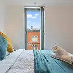 Heart Of City Centre Luxury Apartment With Secure Underground Parking