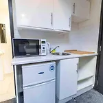 Ground Floor Cosy Studio Close To The City