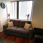 Broad St - 1 Bedroom - 1 Bathroom - Free Parking