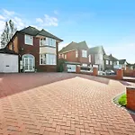Spacious Five Bedroom House - Accommodates 11 - Offstreet Parking - Top Rated - 316C