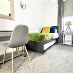 Meadows Court - Wyndale Living - Mansion Style Apt