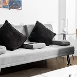 Luxury City Centre 3Bedroom 5Beds Apartment With Allocated Parking