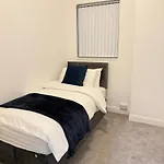 Cozy 3-Bedroom Home Perfect For Work & Leisure