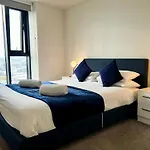 Premium Deals L Last-Minute Stay L 4 Min Walk To Birmingham Central Library L 18Th Floor 2 Bed 2 Bath City Centre Penthouse With Gym & Netflix By Jvt Short Lets