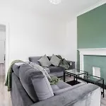 Family Contractors 2 Bed House Free Parking Sleeeps 6