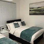 Cozy 3-Bedroom Home Perfect For Work & Leisure