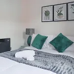 Professionals, City Centre, Parking, Superstore Nearby