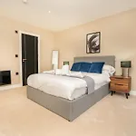 Modern And Spacious 2 Bed Apartment In Birmingham