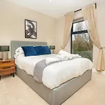 Modern And Spacious 2 Bed Apartment In Birmingham